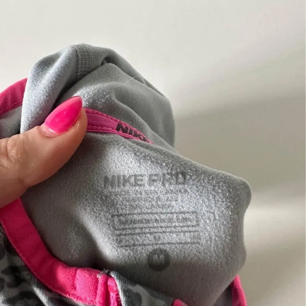 GIRLS NIKE PULLOVER SIZE SMALL